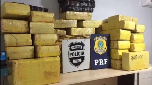 A droga apreendida foi encaminhada à sede da Denarc.(Foto: Denarc)