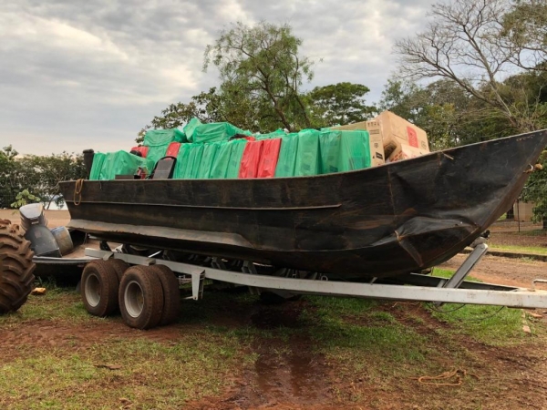Os presos em flagrante e os materiais apreendidos foram encaminhadas à Delegacia de Polícia Federal de Guaíra. (Fotos: PF)