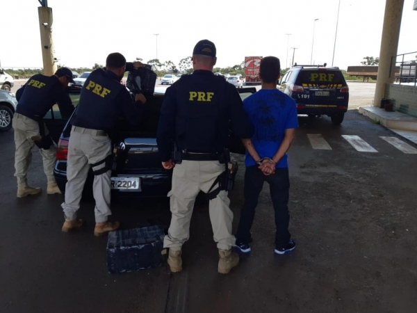 O destino da droga seria Toledo. (Foto: PRF)
