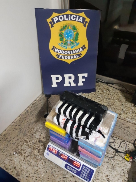 A pena para o crime de tráfico de drogas é de 05 a 15 anos de reclusão e multa.(Foto: PRF)