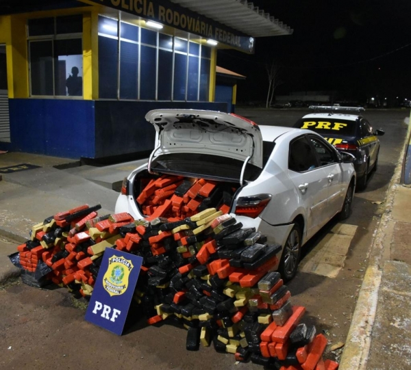 A droga estava em 772 tabletes,. (Fotos: PRF - Divulgação)