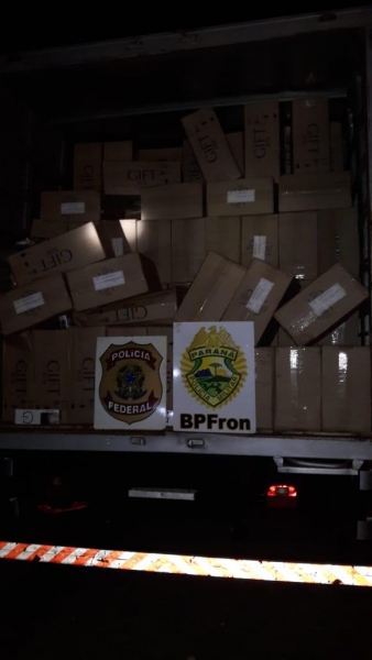 O condutor acabou fugindo da polícia. (Fotos: Polícia Federal - Divulgação)