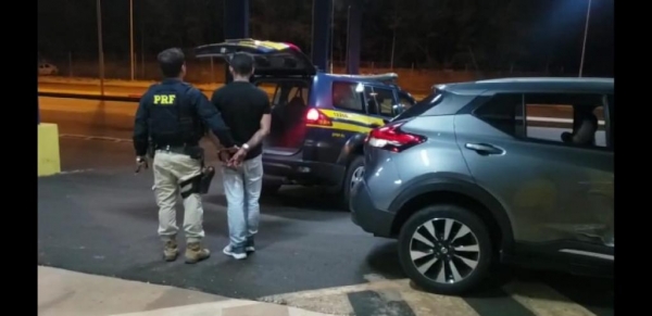 O rapaz com várias passagens pelo meio policial foi preso novamente. (Fotos: PRF/Divulgação)