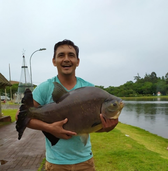 Lago municipal Rodolfo Rieger recebeu bom público para mais uma edição da Pesca no Lago. ( Fotos: Divulgação)
