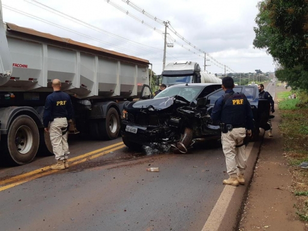A caminhonete rodou e parou sobre a pista. (Foto: PRF)