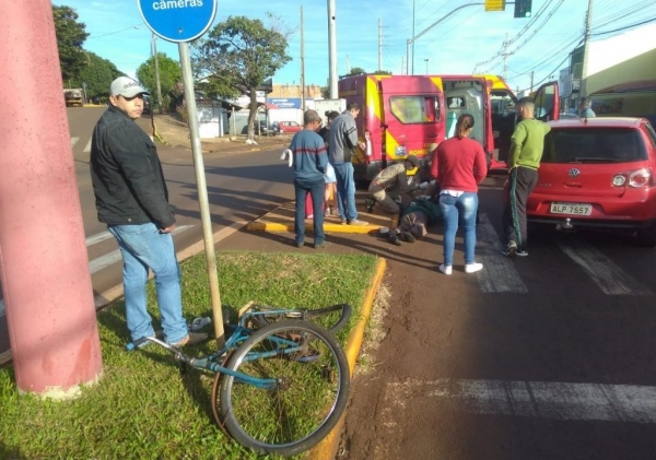 O idoso foi atendido no local do acidente.(Foto: Bogoni/Radar B.O.)