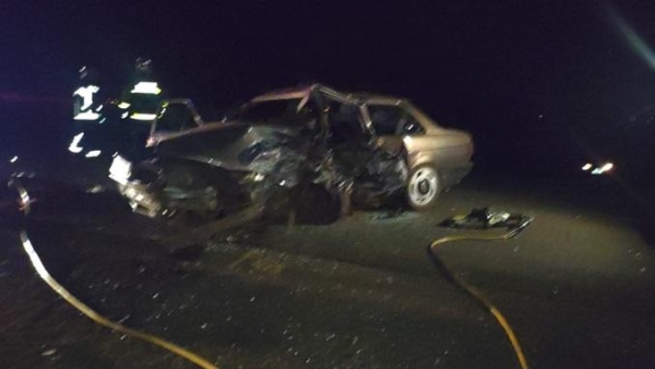 O condutor do Voyage morreu no local do acidente.(Foto: PP News)