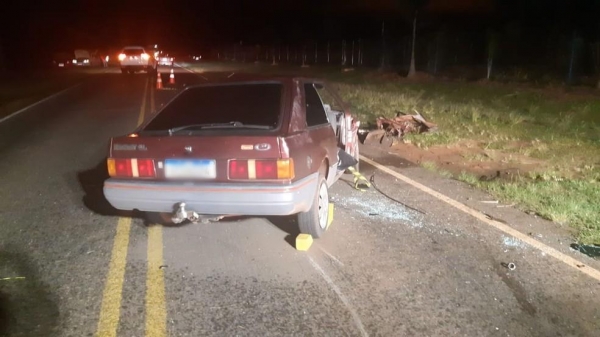 Um homem morreu e outro ficou ferido após uma batida de frente entre dois carros, na PR-580 — Foto: Divulgação/PRE