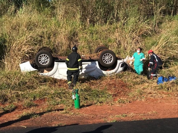 Passageiro de caminhonete morreu após o acidente no Paraná — Foto: PRE/Divulgação