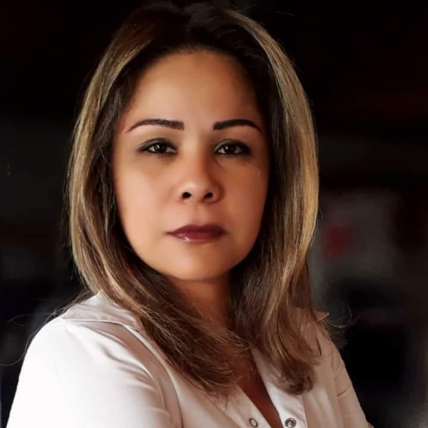Professora morreu aos 39 anos (Foto: Facebook)