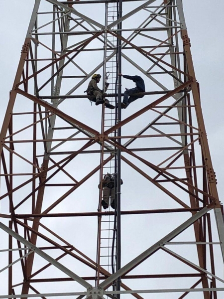 O Corpo de Bombeiros foi acionado por funcionários da emissora. (Foto: Rádio Capital)