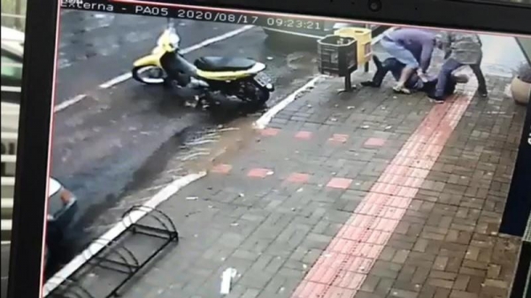 Câmeras se segurança flagraram a ação dos criminosos. (Foto: Divulgação)