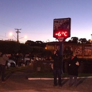 Sexta-feira começou com temperaturas negativas na Serra, como em Urupema — Foto: Eduarda Demeneck/NSC TV