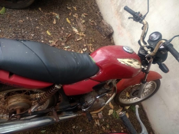 Moto apreendida pela PM. (Foto; Divulgação/Polícia Militar)