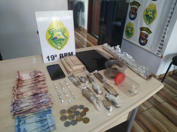 Material apreendido pelos policiais. (Foto: Divulgação/PM)