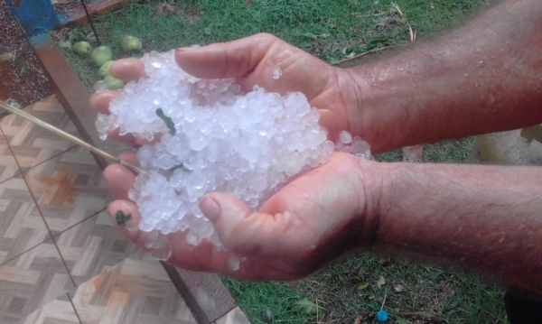 Granizo em Pato Bragado. (Foto: Internauta)