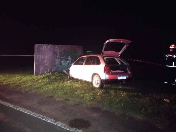 Acidente aconteceu no fim da noite de terça-feira (8), no noroeste do Paraná — Foto: Valério Batista