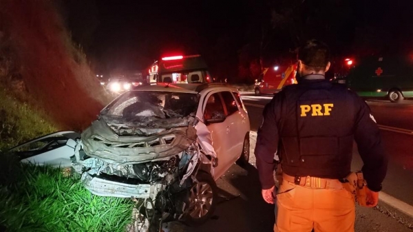 Acidente na BR-277, em Guarapuava, deixou uma mulher morta — Foto: PRF/Divulgação