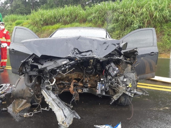 Quatro pessoas ficaram feridas em batida na BR-277, em Fernandes Pinheiro — Foto: Divulgação/PRF