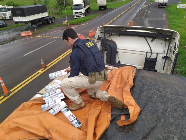 Prejuízo ao contrabando é estimado em cerca de R$ 5 milhões. (Fotos: PRF)