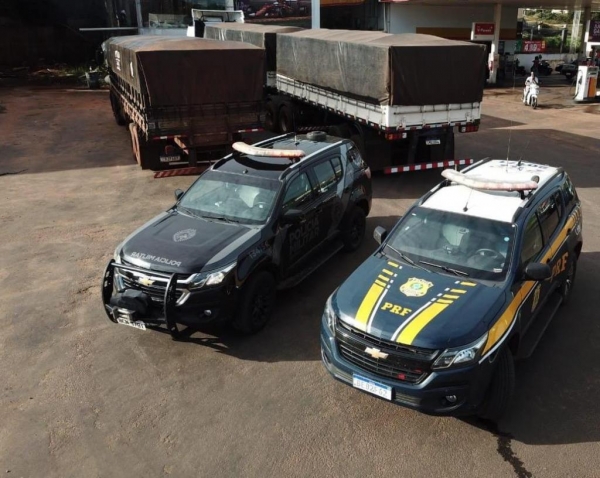 Pelas características e vestígios encontrados nas carrocerias, os veículos estavam sendo utilizados para o contrabando. (Fotos: Divulgação)