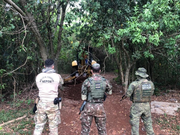  41 portos clandestinos localizados às margens do Lago de Itaipu foram destruídos. (Fotos: Polícia Federal)