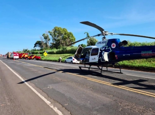 Acidente aconteceu na BR-376, próximo ao acesso de um distrito de Paranavaí — Foto: Samu