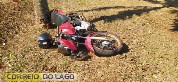 Uma equipe do SAMU foi acionada para socorrer a vítima que sofreu escoriações pelo corpo. (Fotos: Correio do Lago)