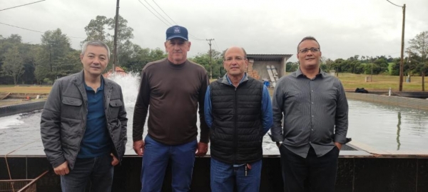 Na propriedade do agricultor Ari Sgarbi , Coronel Lee conheceu dos maiores laboratórios de produção de alevinos de tilápia do Brasil,(Fotos: Divulgação)