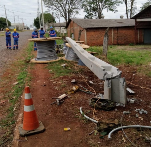 Trabalhador morre e outro fica gravemente ferido após queda de poste, em Medianeira — Foto: Arquivo pessoal/Guia Medianeira