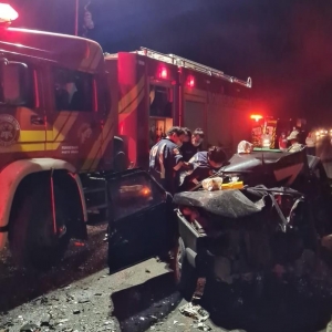 Jovem que dirigia um dos carros morreu no local da batida, em União da Vitória — Foto: Cabo Zaqueu Josias Bohone/Corpo de Bombeiros