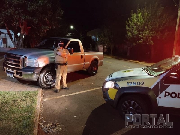 A caminhonete foi detida e o condutor preso. (Fotos: Polícia Militar de Palotina)