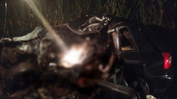 Motorista morre após bater de frente contra caminhão na BR-373, em Candói — Foto: Divulgação/PRF