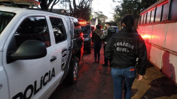 Policiais cumprem mandados contra organização criminosa — Foto: Divulgação