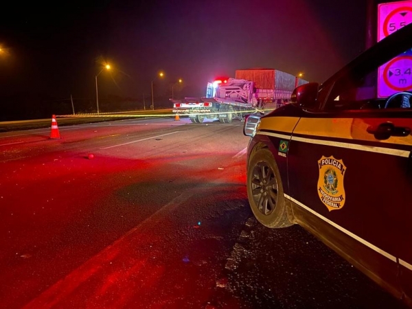 Duas pessoas morreram após acidente na BR-277 — Foto: PRF/Divulgação