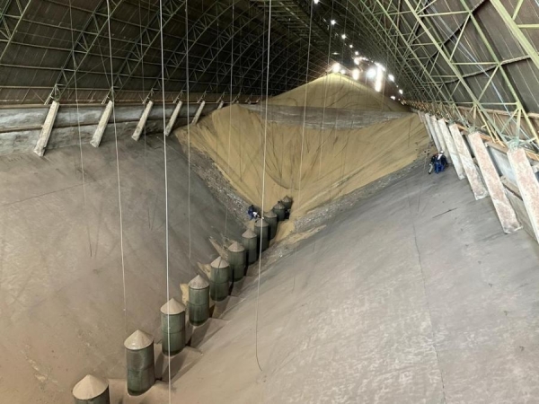 Grãos desmoronaram e atingiram dois trabalhadores de silo, em Floresta (Foto: Samu-Operações Aéreas/Divulgação )
