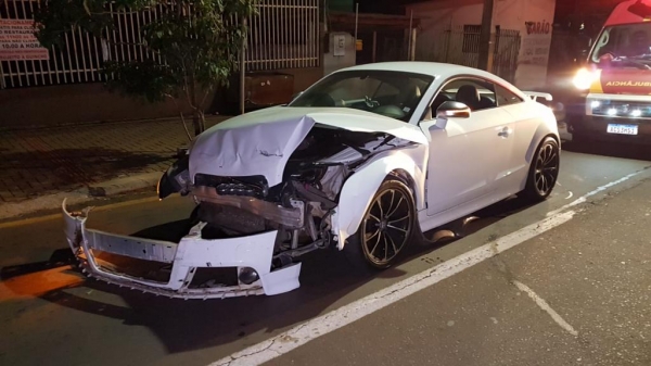 Com o forte impacto, os automóveis ficaram bastante danificados.Foto: CGN