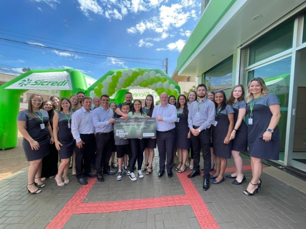 A associada da Sicredi Vanguarda PR/SP/RJ foi a grande vencedora da campanha “Poupança Premiada Sicredi\