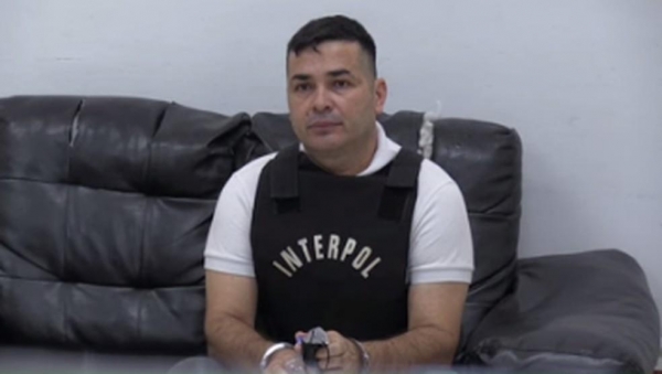 Homem conhecido como \'senhor das armas\' é extraditado — Foto: Reprodução RPC