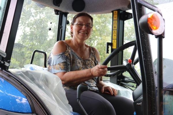 Momento da entrega. (Fotos: Assessoria Sicoob)