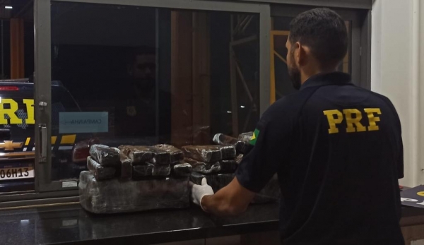 A droga estava em bagagens de mão.(Fotos: PRF)