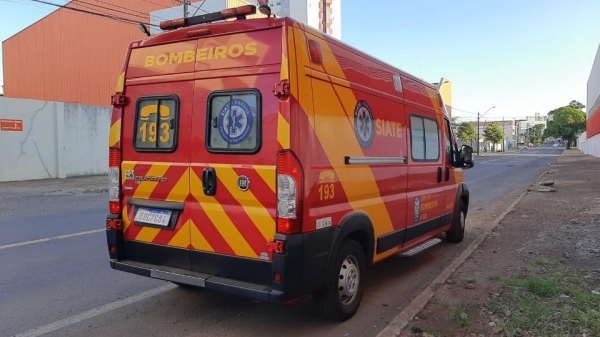 A jovem sofreu contusão e escoriações na cabeça e dorso.(Foto: Catve)