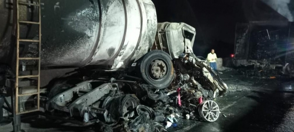 Acidente entre caminhões e carros na BR-277 mata duas pessoas e fere outras duas — Foto: Tony Mattoso/RPC