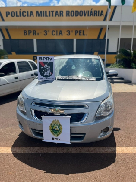 O veículo foi apreendido na PR-323.(Fotos: PRE)