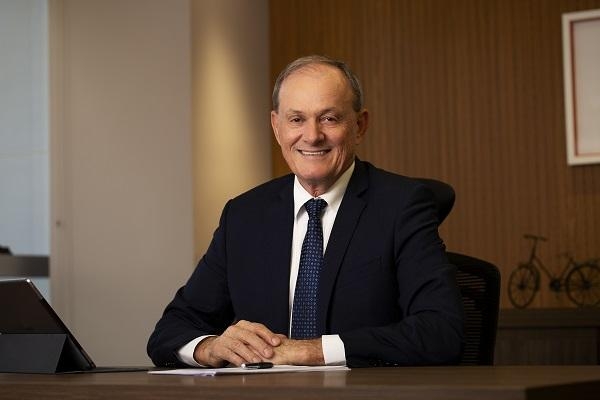 Durante a assembleia, o presidente da Central Sicredi PR/SP/RJ, Manfred Dasenbrock, foi reeleito para a função(Fotos: Assessoria Sicredi)