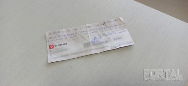 O acusado juntamente com o cheque foram encaminhados para a delegacia. (Foto: Portal Nova Santa Rosa)