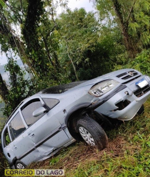 Ele acabou ficando preso no veículo.(Foto: Correio do Lago)
