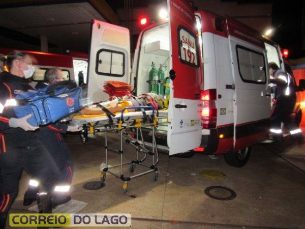 As vítimas foram socorridas e encaminhadas para o Hospital Moacir Micheletto, para avaliação médica.(Foto: Correio do Lago)