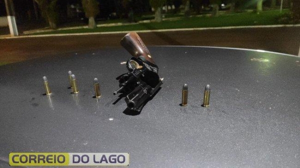 O revólver tinha seis munições intactas.(Foto: Correio do Lago)