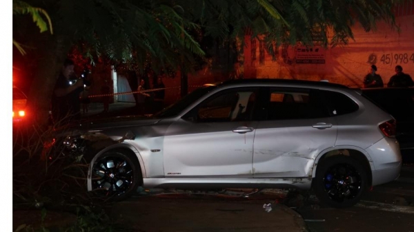 Cerca de sete cápsulas de pistola foram encontradas próximas ao carro em que a vítima estava. Foto: Catve